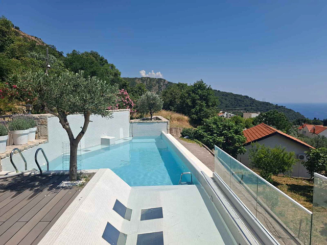 Luxury Stone Villa in a Private Location with Sea View — photo 18